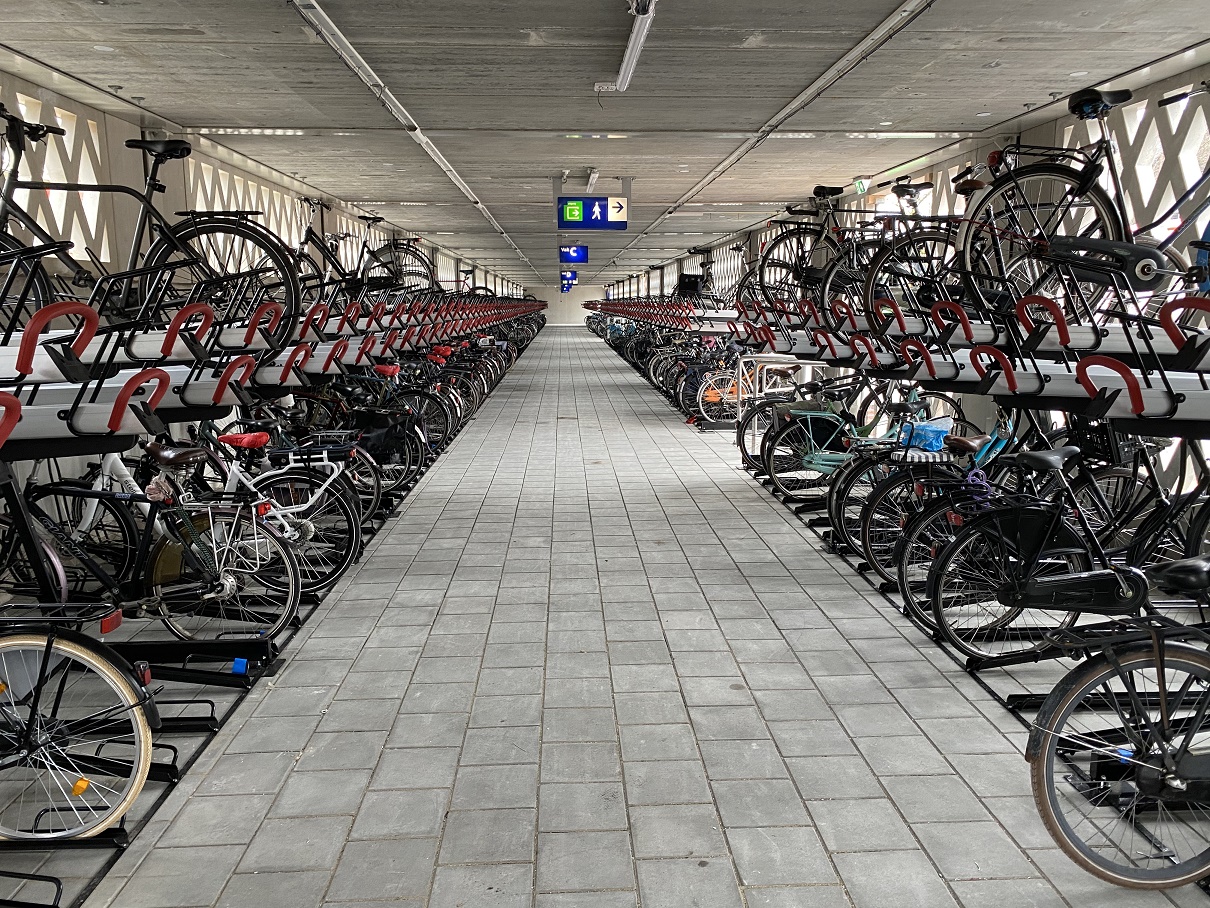 Nieuwbouw 2-laagse fietsenstalling station Gouda
